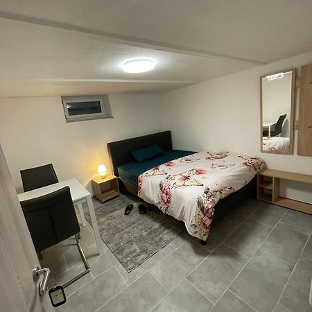 Gemuetliches Und Schoenes Zimmer Keller Geschoss K1 Hassloch  Exterior foto